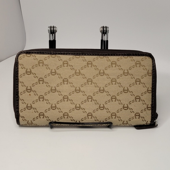 ▪︎New! Etienne Aigner Canvas Wallet - Picture 3 of 14